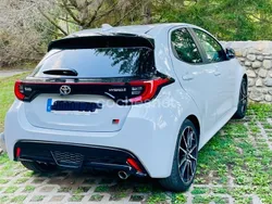 Blanco Usado 2022 Toyota Yaris Hybrid Sport Berlina | 20.500 € (Precio justo)