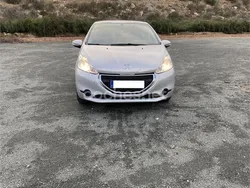Gris / plata Usado 2014 Peugeot 208 Access Utilitario | 5200 € (Buen precio)
