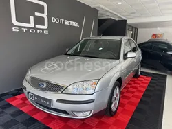 Gris / plata Usado 2004 Ford Mondeo Ghia Berlina | 5590 € (Caro)