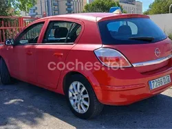 Rojo Usado 2005 Opel Astra Enjoy Berlina | 2200 € (Buen precio)