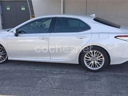 Blanco Usado 2020 Toyota Camry Luxury Berlina | 22.000 € (Caro)