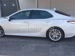 Blanco Usado 2020 Toyota Camry Luxury Berlina | 22.000 € (Caro)