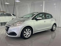 Gris Usado 2015 Peugeot 208 Access Utilitario | 7990 € (Un poco caro)