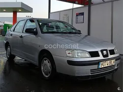 Gris / plata Usado 2001 Seat Cordoba Stella Berlina | 2300 € (Precio justo)