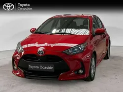 Rojo Usado 2024 Toyota Yaris Hybrid Active Berlina | 21.550 € (Precio justo)