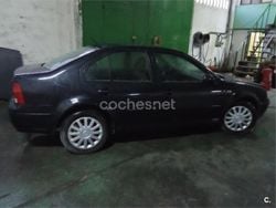 Negro Usado 2000 VW Bora Highline Berlina | 2800 €