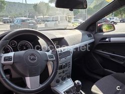 Rojo Usado 2005 Opel Astra GTC Sport Berlina | 2950 € (Precio justo)