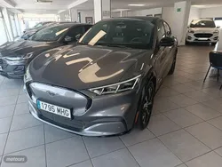 Gris / plateado Usado 2023 Ford Mustang Mach-E SUV | 51.000 €