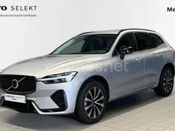 Gris / plata Usado 2024 Volvo XC60 Plus SUV | 44.700 € (Precio justo)