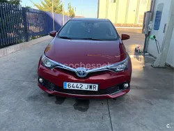 Granate Usado 2017 Toyota Auris Hybrid Active Berlina | 12.500 € (Buen precio)