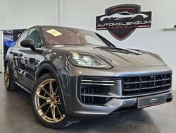 Gris Usado 2024 Porsche Cayenne Turbo E-Hybrid SUV | 215.000 €