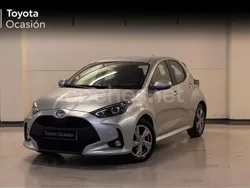 Gris / plata Usado 2024 Toyota Yaris Hybrid Active Berlina | 23.900 € (Un poco caro)
