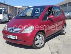 Rojo Usado 2001 Mercedes A190 Avantgarde Monovolumen | 3100 €