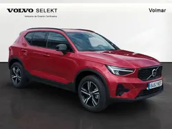 Rojo Nuevo 2025 Volvo XC40 Plus SUV | 45.900 € (Un poco caro)