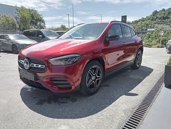 Rojo Nuevo 2025 Mercedes GLA200 SUV | 44.500 €