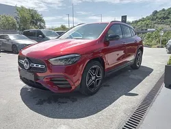 Rojo Nuevo 2025 Mercedes GLA200 SUV | 44.500 €