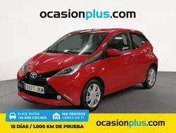 Rojo Usado 2015 Toyota Aygo X-play Utilitario | 8450 € (Precio justo)