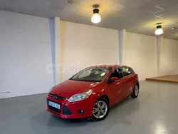 Rojo Usado 2012 Ford Focus Trend Berlina | 5490 € (Precio justo)