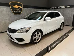 Blanco Usado 2011 Kia Ceed Active Berlina | 6900 € (Caro)