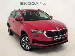 Rojo Usado 2024 Skoda Karoq Selection SUV | 25.750 € (Precio justo)