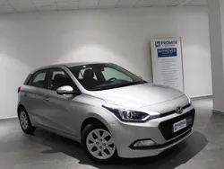 Gris / plata Usado 2017 Hyundai i20 Berlina | 9990 € (Precio justo)