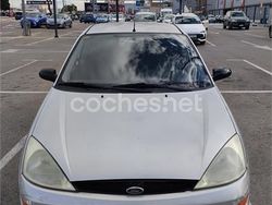 Gris / plata Usado 1999 Ford Focus Ambiente Familiar | 1400 € (Precio justo)