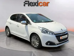 Blanco Usado 2017 Peugeot 208 Allure Utilitario | 9290 € (Precio justo)
