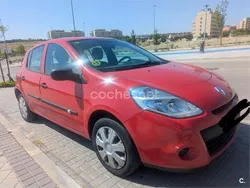 Rojo Usado 2010 Renault Clio II Authentique Berlina | 1800 € (Buen precio)