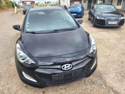 Gris Usado 2015 Hyundai i30 GO! Utilitario | 10.850 € (Caro)