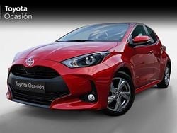 Rojo Usado 2024 Toyota Yaris Hybrid Active Berlina | 20.900 € (Precio justo)