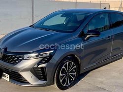 Gris / plata Usado 2024 Renault Clio V Techno Berlina | 16.200 € (Precio justo)