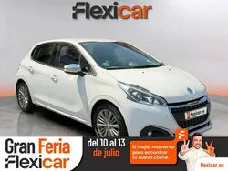 Blanco Usado 2017 Peugeot 208 Allure Utilitario | 10.390 € (Precio justo)