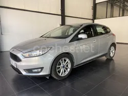 Gris / plata Usado 2017 Ford Focus Trend Berlina | 12.400 € (Precio justo)