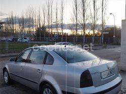 Gris / plata Usado 2003 VW Passat Highline Berlina | 2500 € (Buen precio)