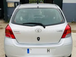 Gris / plata Usado 2010 Toyota Yaris Live Berlina | 6800 € (Precio justo)