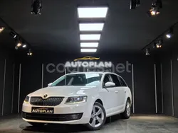Blanco Usado 2015 Skoda Octavia Ambition Familiar | 9990 € (Un poco caro)
