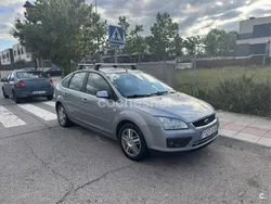 Gris / plata Usado 2005 Ford Focus Ghia Berlina | 2800 € (Buen precio)