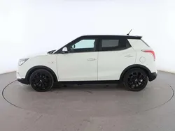 Blanco Usado 2016 Ssangyong Tivoli SUV | 11.099 € (Precio justo)