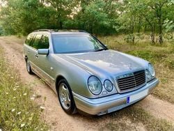 Plateado Usado 1996 Mercedes E420 Avantgarde Familiar | 16.800 €
