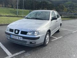 Gris / plata Usado 2001 Seat Cordoba Stella Berlina | 1899 € (Precio justo)