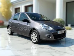 Gris / plata Usado 2012 Renault Clio IV Authentique Berlina | 4995 € (Buen precio)