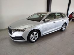 Gris / plata Usado 2022 Skoda Octavia Ambition Familiar | 16.250 € (Buen precio)