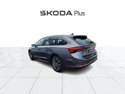Gris Usado 2023 Skoda Octavia Selection Familiar | 28.000 € (Precio justo)