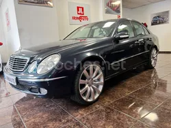 Azul Usado 2002 Mercedes E240 Elegance Berlina | 10.990 €