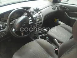 Gris / plata Usado 2003 Ford Focus Trend Berlina | 600 € (Super precio)