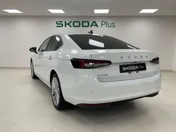 Blanco Nuevo 2024 Skoda Superb Selection | 40.990 € (Precio justo)