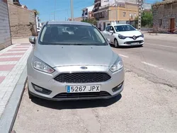 Gris / plata Usado 2016 Ford Focus Trend Berlina | 8800 € (Precio justo)