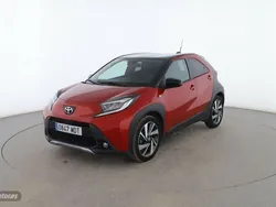 Rojo Usado 2023 Toyota Aygo Play Utilitario | 15.199 € (Un poco caro)