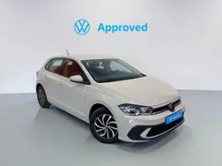 Tirando a beige Usado 2024 VW Polo Life Berlina | 22.600 € (Un poco caro)