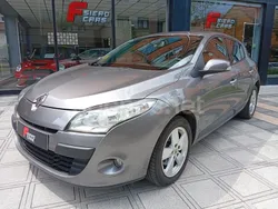 Gris / plata Usado 2009 Renault Mégane III Expression Berlina | 7500 € (Caro)